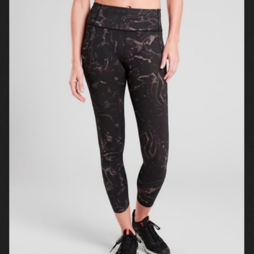 Black Marble Velocity Stash Pocket 7/8 Leggings